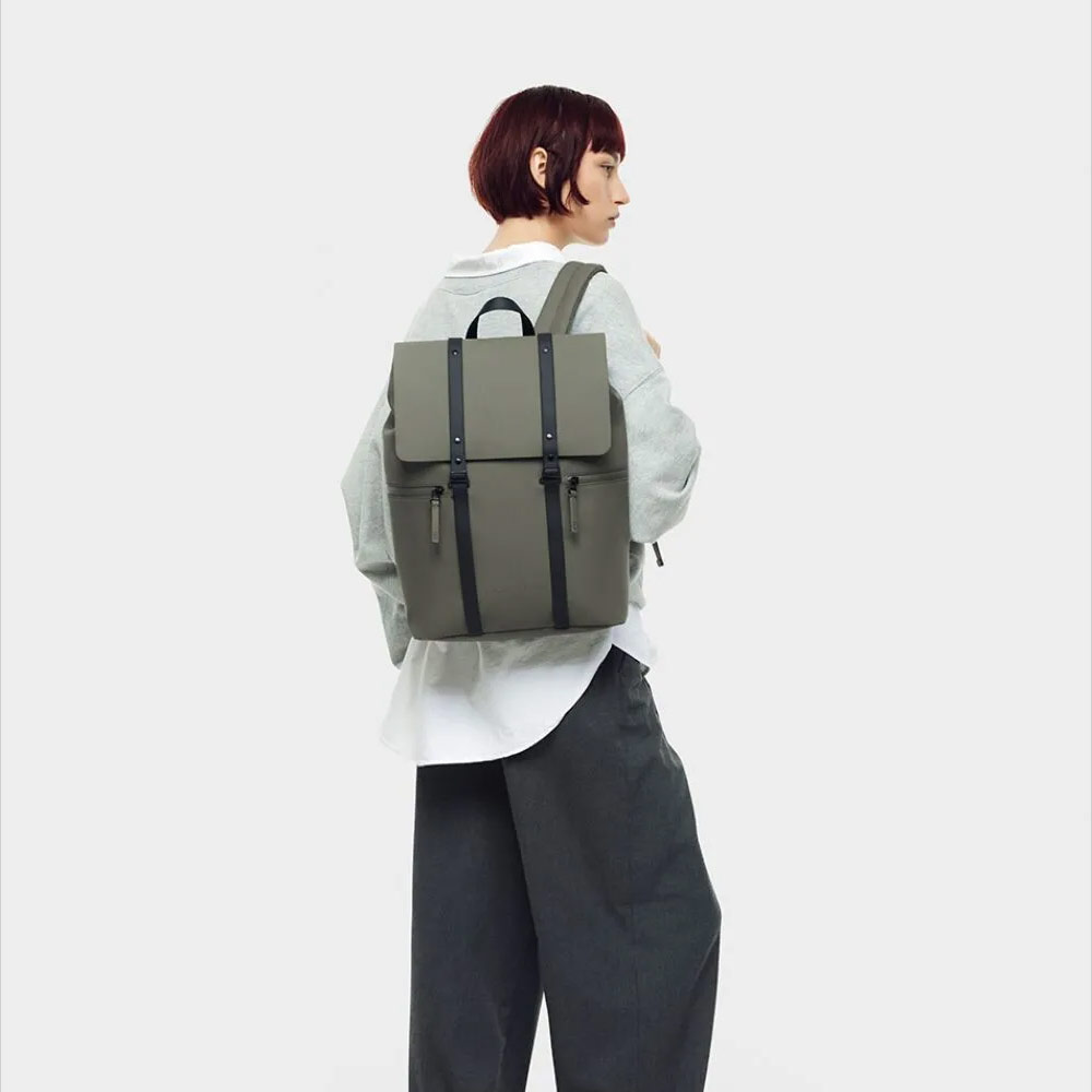 Picture of Apple Macbook Air 13 M2 2022  | Gaston Luga SPLÄSH 2.0 13" Premium Waterproof Eco Material Backpack (Olive)